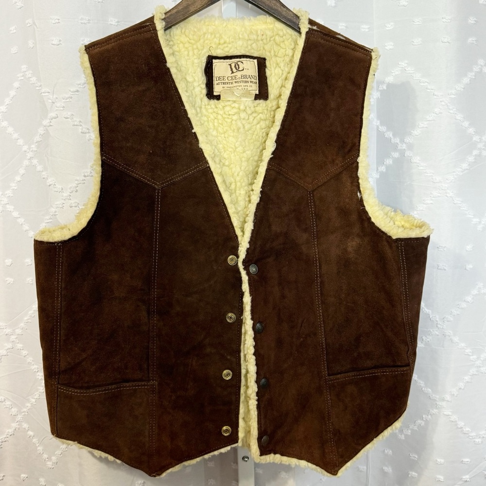 🪩 287. DC DEE CEE BRAND | Vintage Mens Brown Cowhide Vest Sherpa Like Lining XL